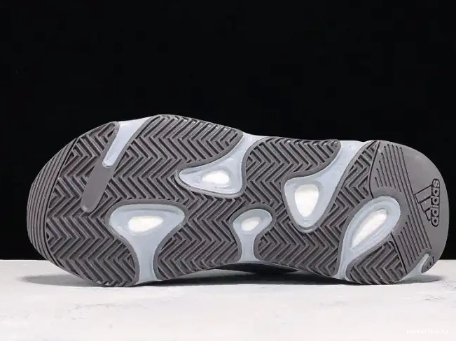 Blue FV8424 Hospital Adidas Yeezy 700 Boost v2 0625